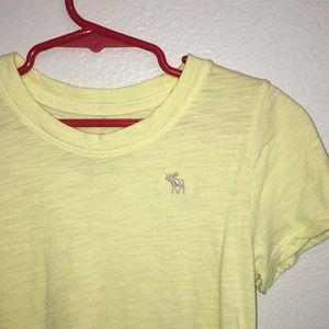 Selling a Abercrombie kids yellow t-shirt.